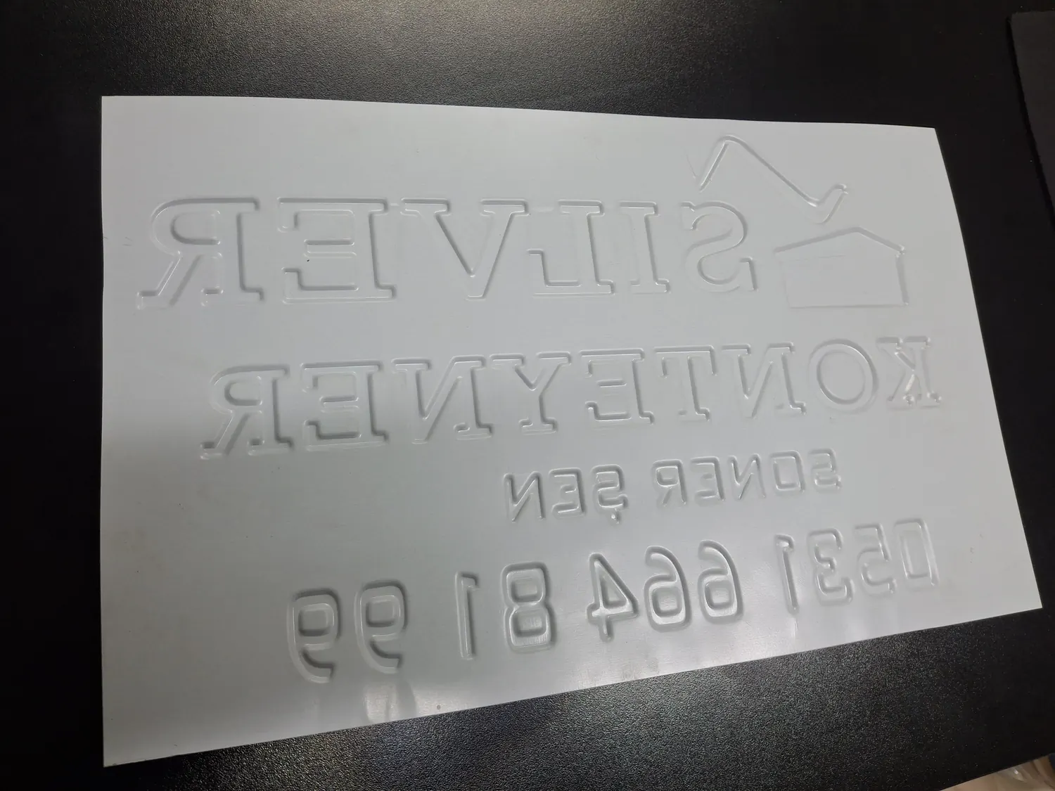 Renksiz kabartma metal etiket